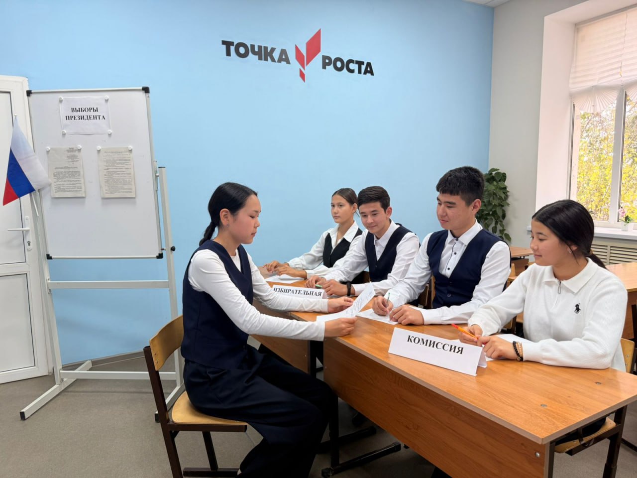 Волна предвыборного азарта захлестнула 20 школ Володарского района: здесь полным ходом идет избирательная кампания по выборам Президента школы Волна предвыборного азарта захлестнула 20 школ Володарского района: здесь полным ходом идет избирательная кампания по выборам Президента школы