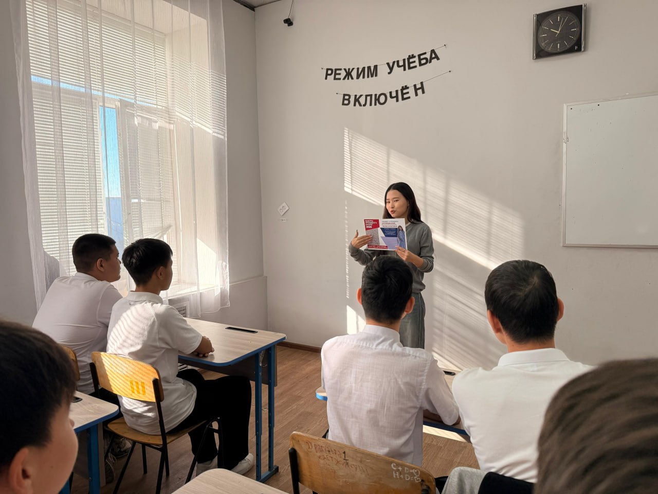 Волна предвыборного азарта захлестнула 20 школ Володарского района: здесь полным ходом идет избирательная кампания по выборам Президента школы Волна предвыборного азарта захлестнула 20 школ Володарского района: здесь полным ходом идет избирательная кампания по выборам Президента школы