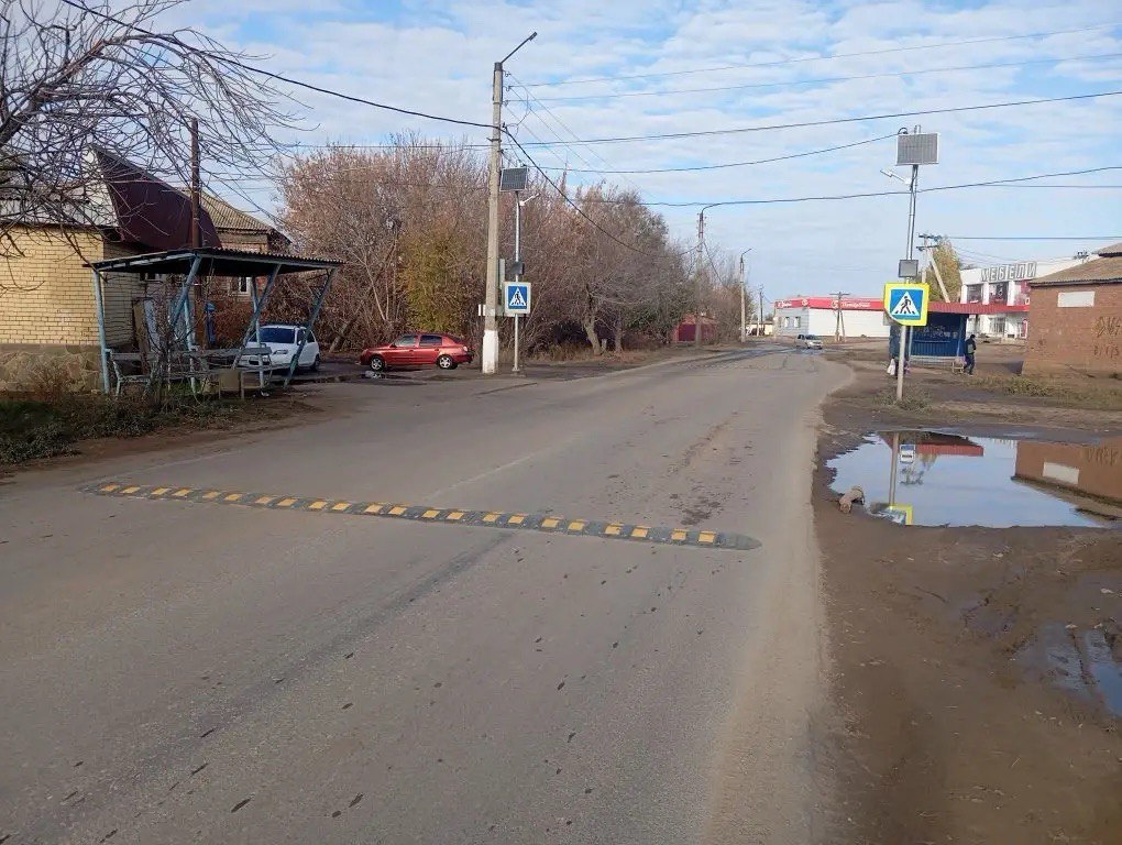 В Ахтубинске продолжаются работы по установке искусственных дорожных неровностей (ИДН), дорожных знаков, а также разметки на дорогах города В Ахтубинске продолжаются работы по установке искусственных дорожных неровностей (ИДН), дорожных знаков, а также разметки на дорогах города