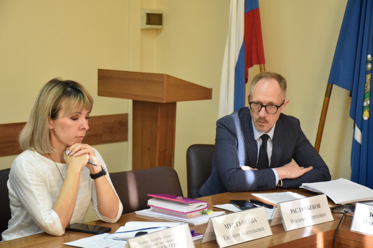 Конструктивный диалог с представителями политических партий состоялся в региональном избиркоме Конструктивный диалог с представителями политических партий состоялся в региональном избиркоме