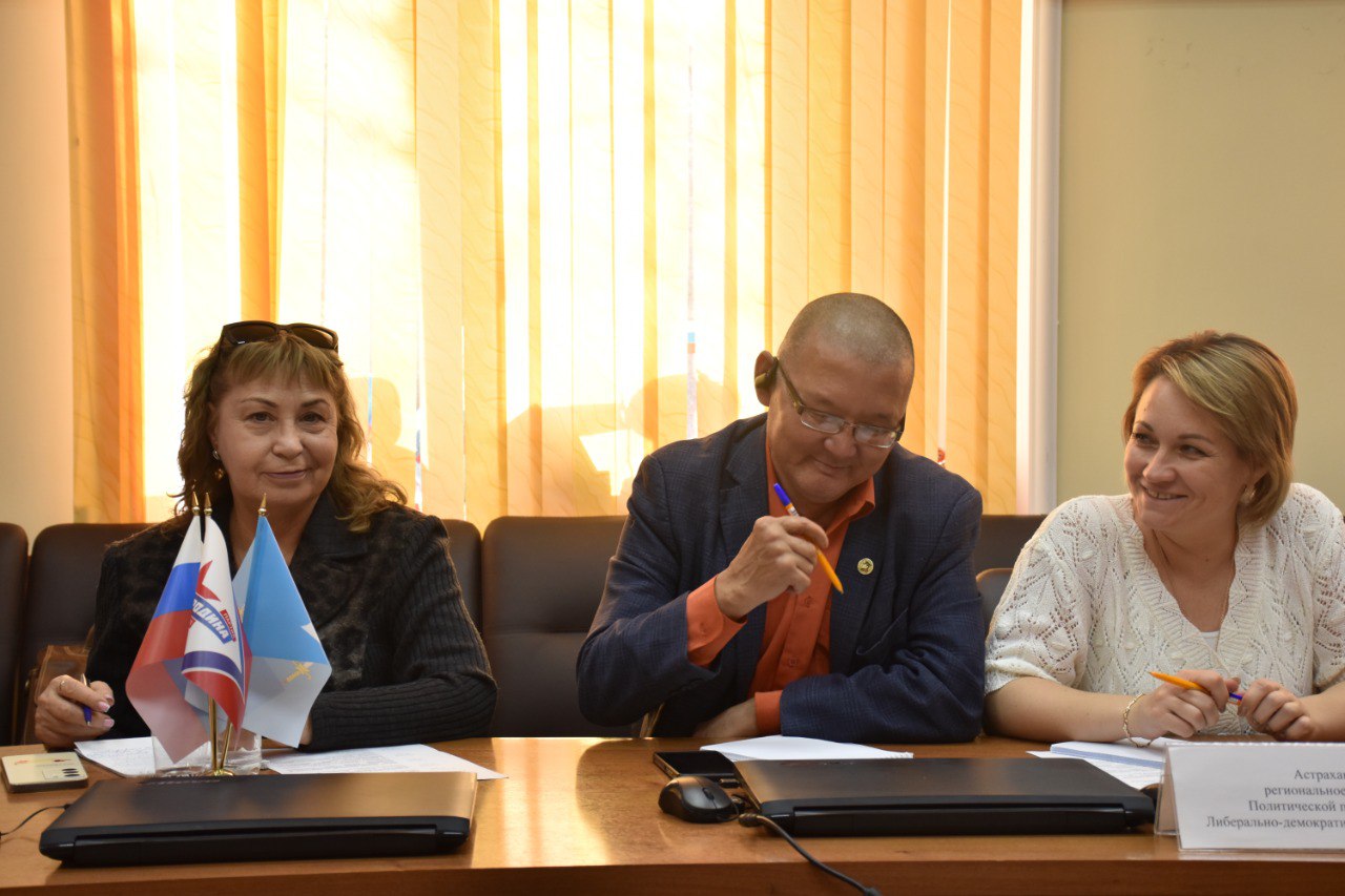 Конструктивный диалог с представителями политических партий состоялся в региональном избиркоме Конструктивный диалог с представителями политических партий состоялся в региональном избиркоме