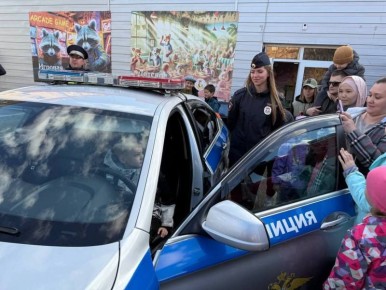 В областном центре при участии Госавтоинспекции состоялось знакомство со служебными автомобилями и спорткарами