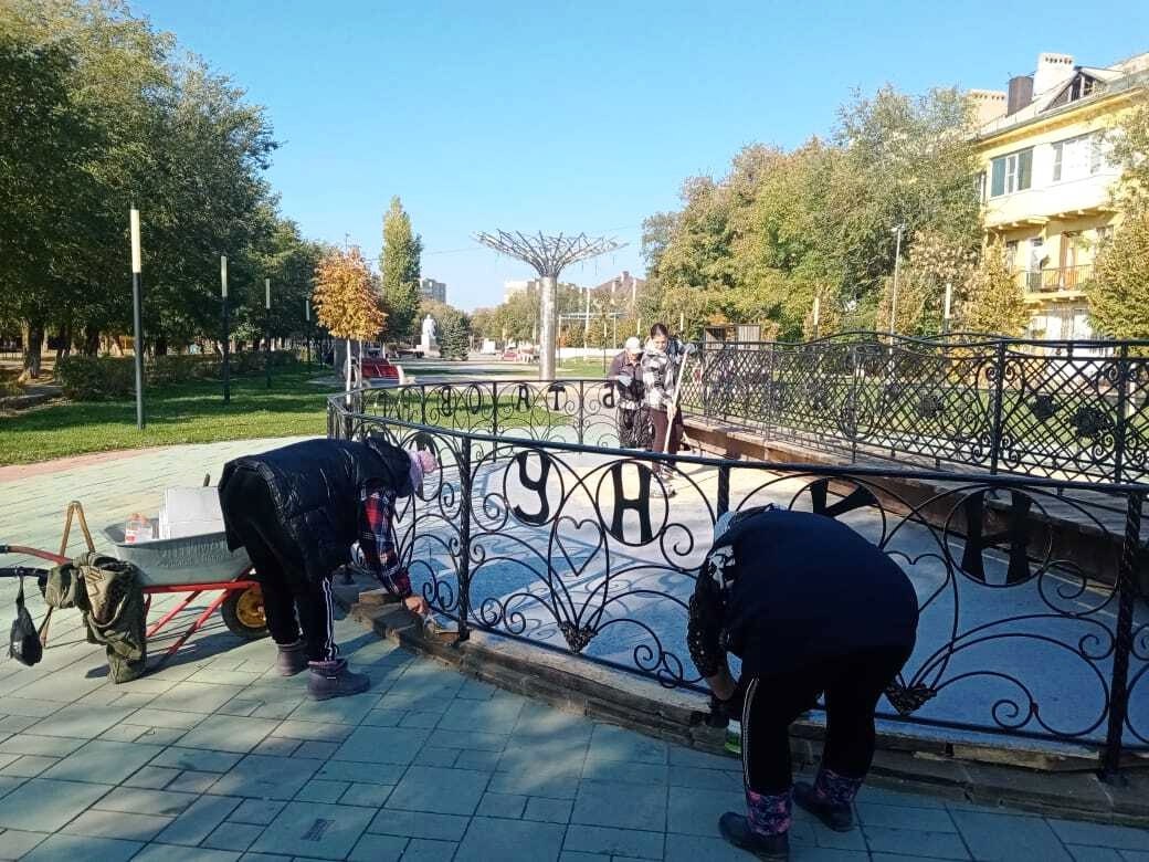 Сотрудники коммунальной службы "Чистый Город" кроме ежедневной уборки в городских парках, на этой неделе выполнили следующие мероприятия по облагораживанию территорий: Сотрудники коммунальной службы "Чистый Город" кроме ежедневной уборки в городских парках, на этой неделе выполнили следующие мероприятия по облагораживанию территорий: