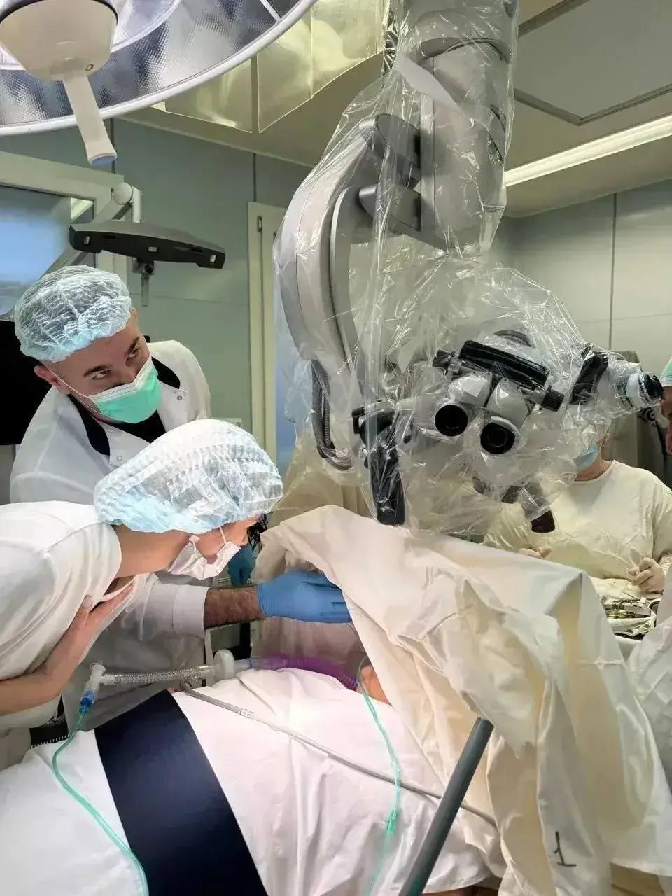 В Астраханской области впервые провели «бодрствующую» операцию на головном мозге