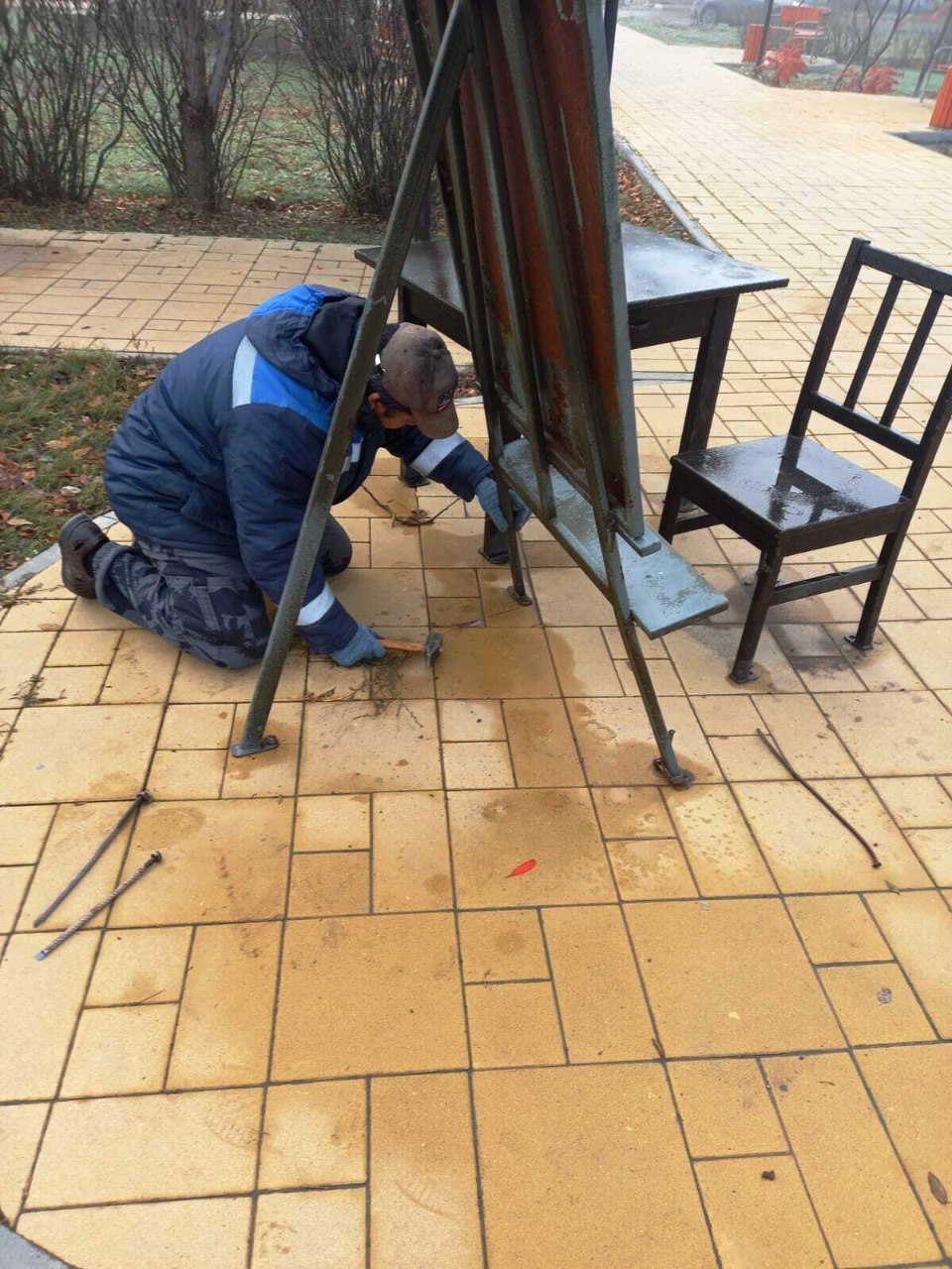 Сотрудники коммунальной службы "Чистый Город" кроме ежедневной уборки в городских парках, на этой неделе выполнили следующие мероприятия по облагораживанию территорий: Сотрудники коммунальной службы "Чистый Город" кроме ежедневной уборки в городских парках, на этой неделе выполнили следующие мероприятия по облагораживанию территорий: