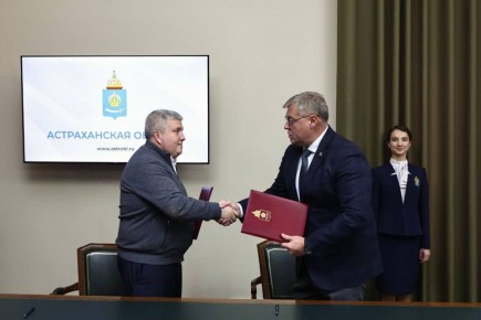 Губернаторы Астраханской и Новгородской областей заключили договор о сотрудничестве регионов