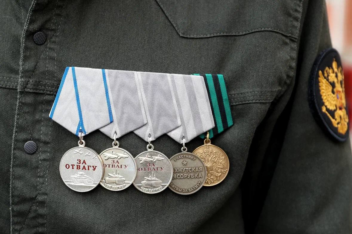 Губернатор Игорь Бабушкин вручил ключи от автомобиля ветерану СВО Губернатор Игорь Бабушкин вручил ключи от автомобиля ветерану СВО