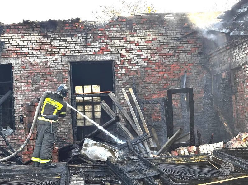 Согреться и не сгореть. Как не допустить пожаров при пользовании электроприборов, а также при эксплуатации отопительных печей? Главное управление МЧС России по Астраханской области напоминает жителям основные правила...