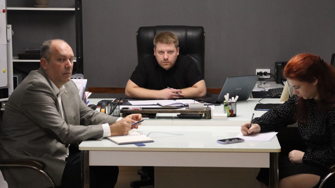 В кабинете главы города состоялось совещание по вопросу трассовых канализационных забоев на территории Ахтубинска В кабинете главы города состоялось совещание по вопросу трассовых канализационных забоев на территории Ахтубинска