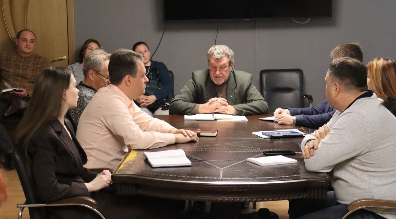 В кабинете главы города состоялось совещание по вопросу трассовых канализационных забоев на территории Ахтубинска