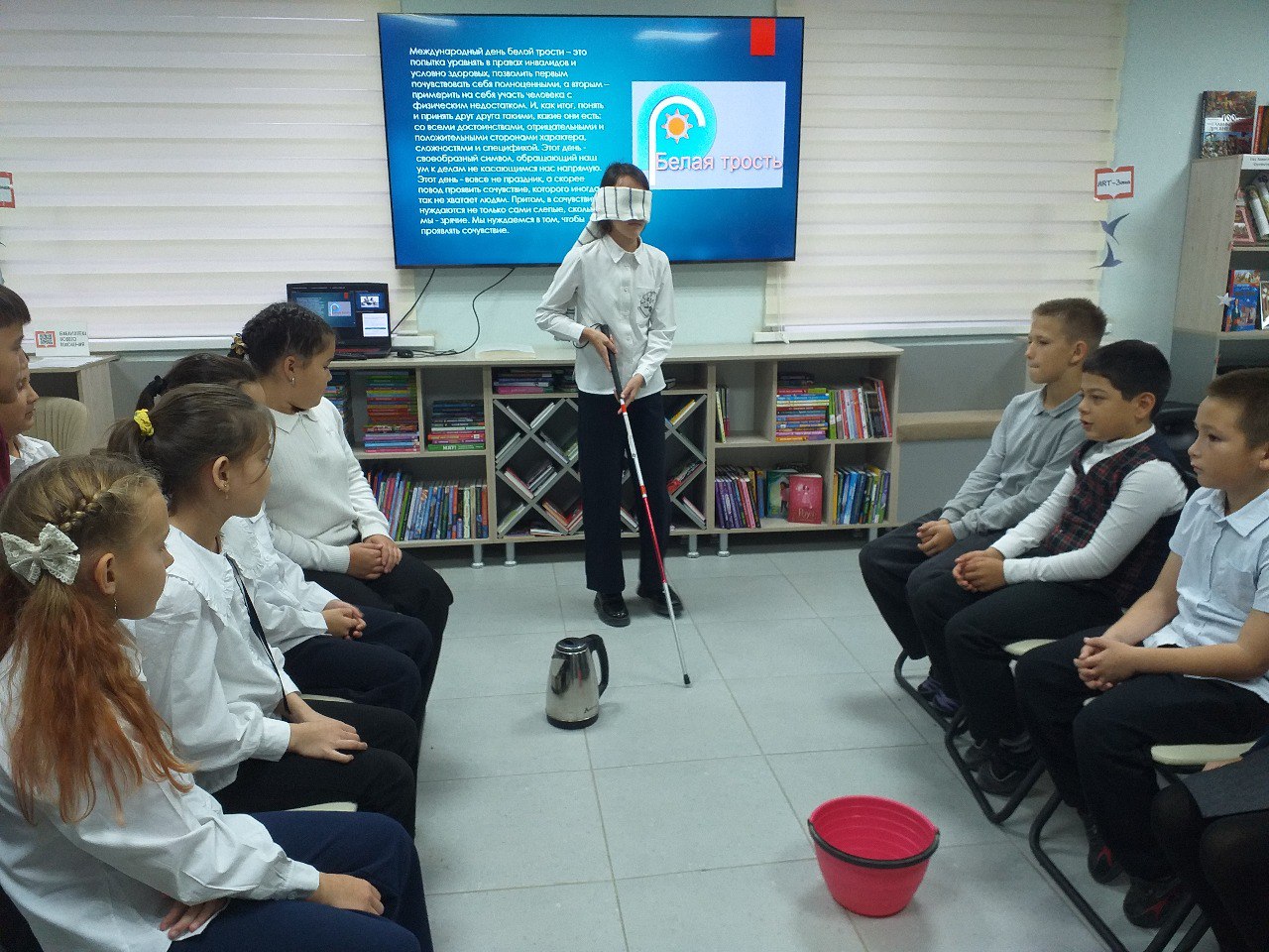 В Харабалинском филиале библиотеки №1 состоялся необыкновенный урок — урок человечности, сотканный из нитей взаимопонимания и сочувствия В Харабалинском филиале библиотеки №1 состоялся необыкновенный урок — урок человечности, сотканный из нитей взаимопонимания и сочувствия