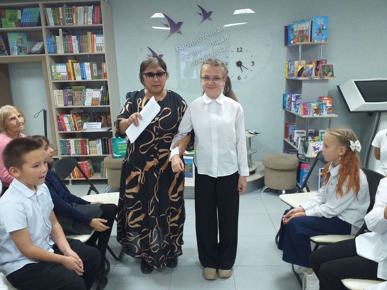 В Харабалинском филиале библиотеки №1 состоялся необыкновенный урок — урок человечности, сотканный из нитей взаимопонимания и сочувствия