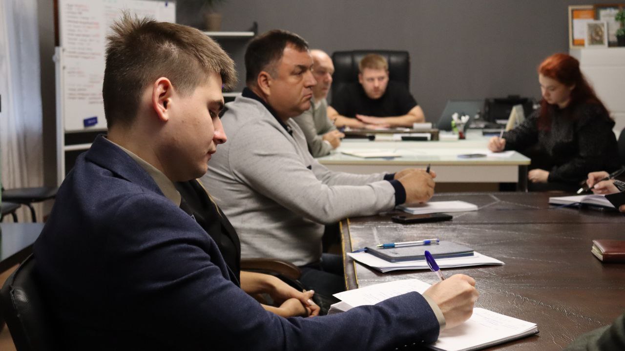 В кабинете главы города состоялось совещание по вопросу трассовых канализационных забоев на территории Ахтубинска В кабинете главы города состоялось совещание по вопросу трассовых канализационных забоев на территории Ахтубинска