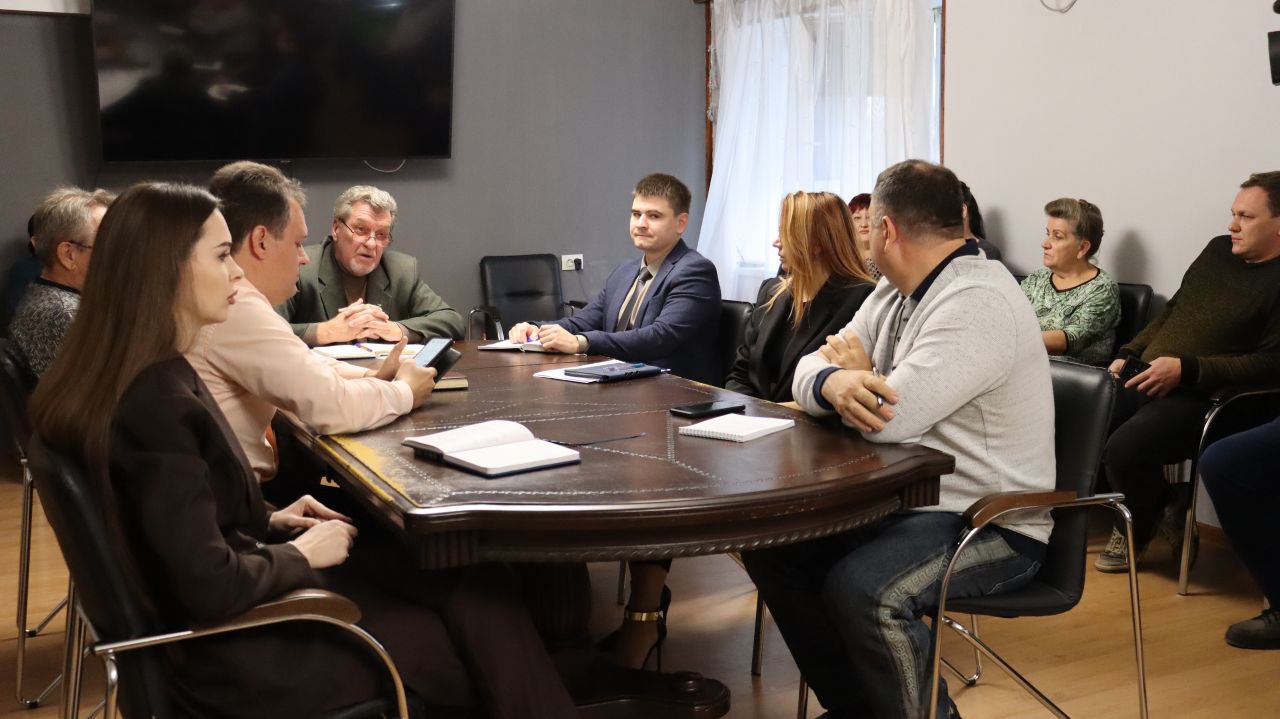 В кабинете главы города состоялось совещание по вопросу трассовых канализационных забоев на территории Ахтубинска В кабинете главы города состоялось совещание по вопросу трассовых канализационных забоев на территории Ахтубинска