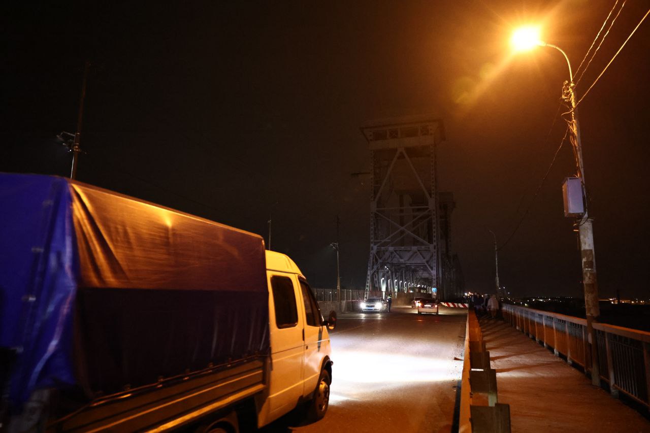 На Старом мосту в Астрахани запущено реверсивное движение На Старом мосту в Астрахани запущено реверсивное движение