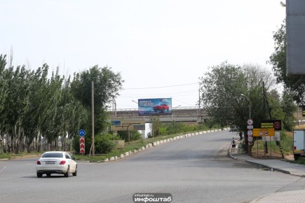 В Астрахани открыли реверсивное движение на Старом мосту через Волгу