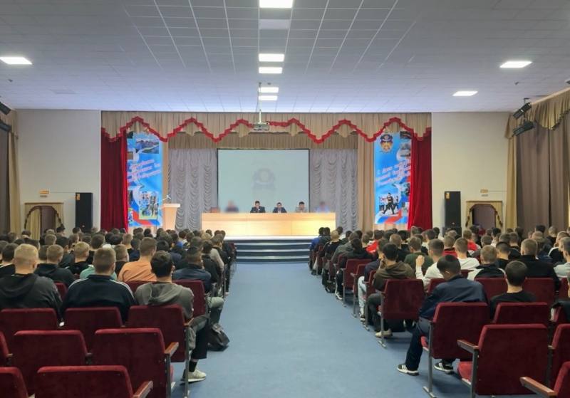 Вторым спикером стал сотрудник Центра по противодействию экстремизму УМВД России по Астраханской области