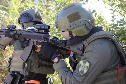 В Астрахани сотрудниками ОМОН и СОБР Управления Росгвардии по Астраханской области задержаны основатель микрофинансовой компании и его пособники, подозреваемые в вымогательстве в особо крупном размере