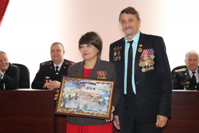 Сотрудники городской полиции провели ряд торжественных мероприятий Сотрудники городской полиции провели ряд торжественных мероприятий