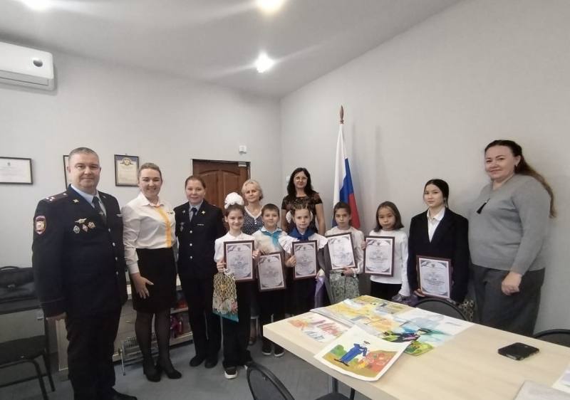 Сотрудники городской полиции провели ряд торжественных мероприятий Сотрудники городской полиции провели ряд торжественных мероприятий