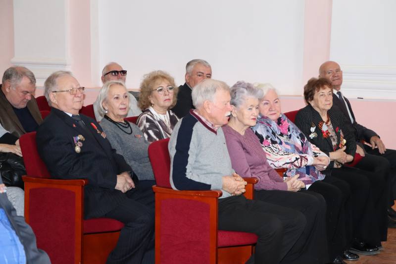 Сотрудники городской полиции провели ряд торжественных мероприятий Сотрудники городской полиции провели ряд торжественных мероприятий