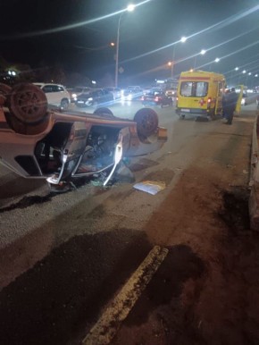 Автомобиль перевернулся перед Новым мостом