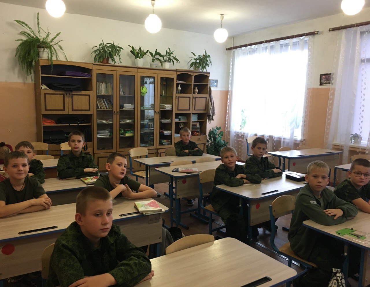 В МКОУ «СОШ с. Черный Яр» ТИК района провела познавательный час «Все о выборах» для учащихся четвертых классов