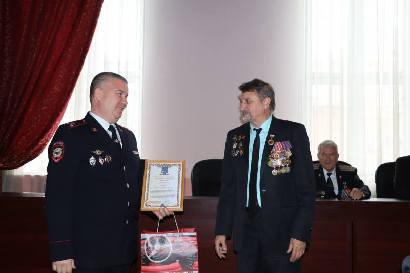 Сотрудники городской полиции провели ряд торжественных мероприятий Сотрудники городской полиции провели ряд торжественных мероприятий