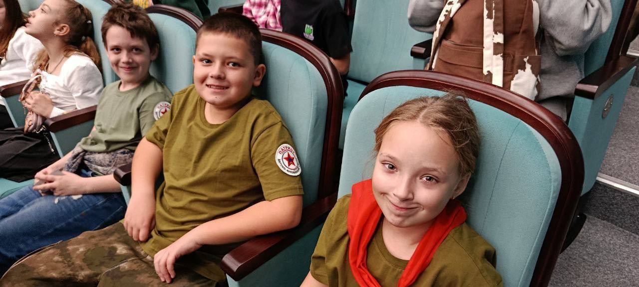 Воспитанники Донецкого детско-юношеского центра «ПАТРИОТ» посетили музеи Знаменска и Волгограда Воспитанники Донецкого детско-юношеского центра «ПАТРИОТ» посетили музеи Знаменска и Волгограда