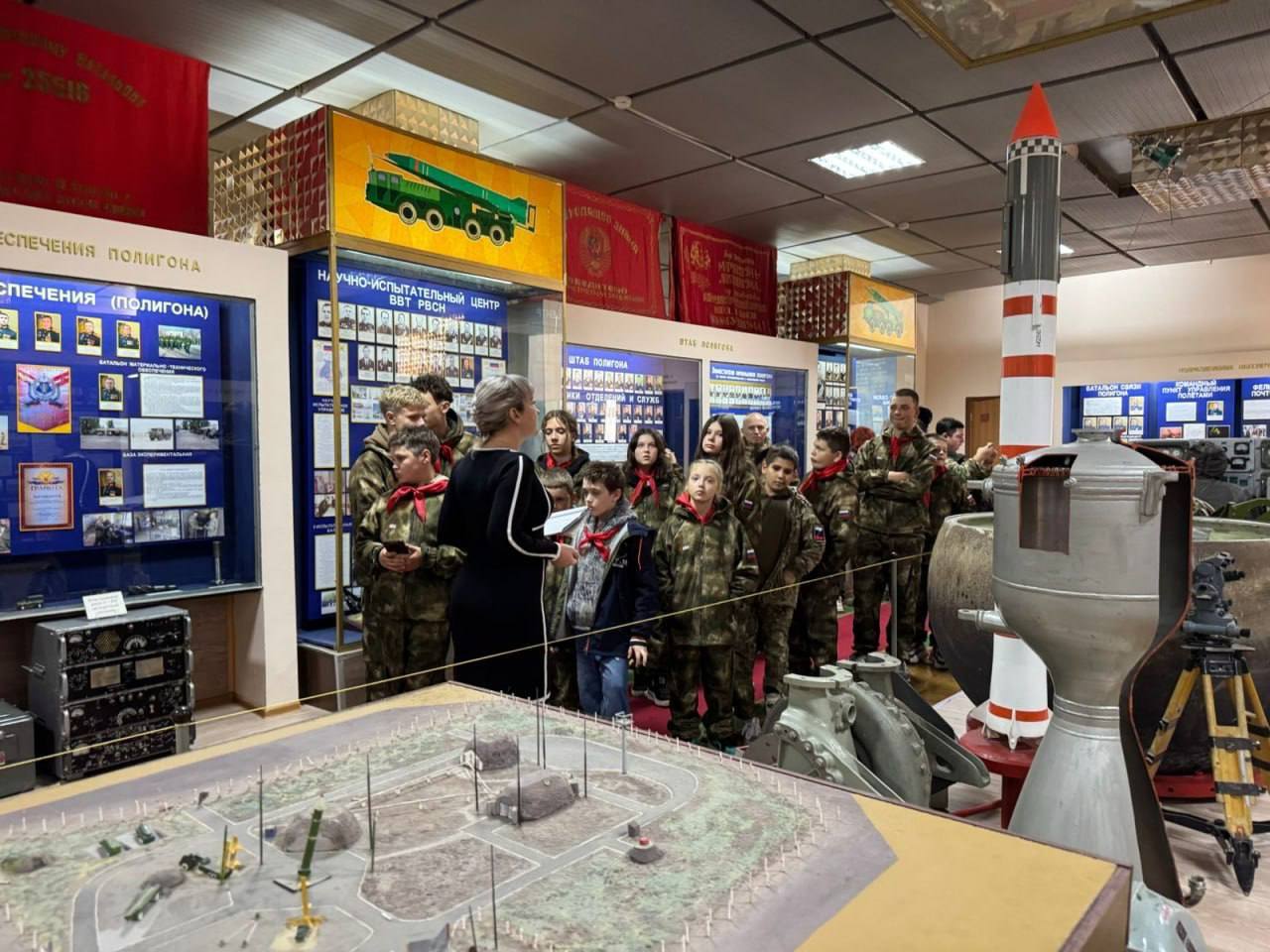 Воспитанники Донецкого детско-юношеского центра «ПАТРИОТ» посетили музеи Знаменска и Волгограда Воспитанники Донецкого детско-юношеского центра «ПАТРИОТ» посетили музеи Знаменска и Волгограда