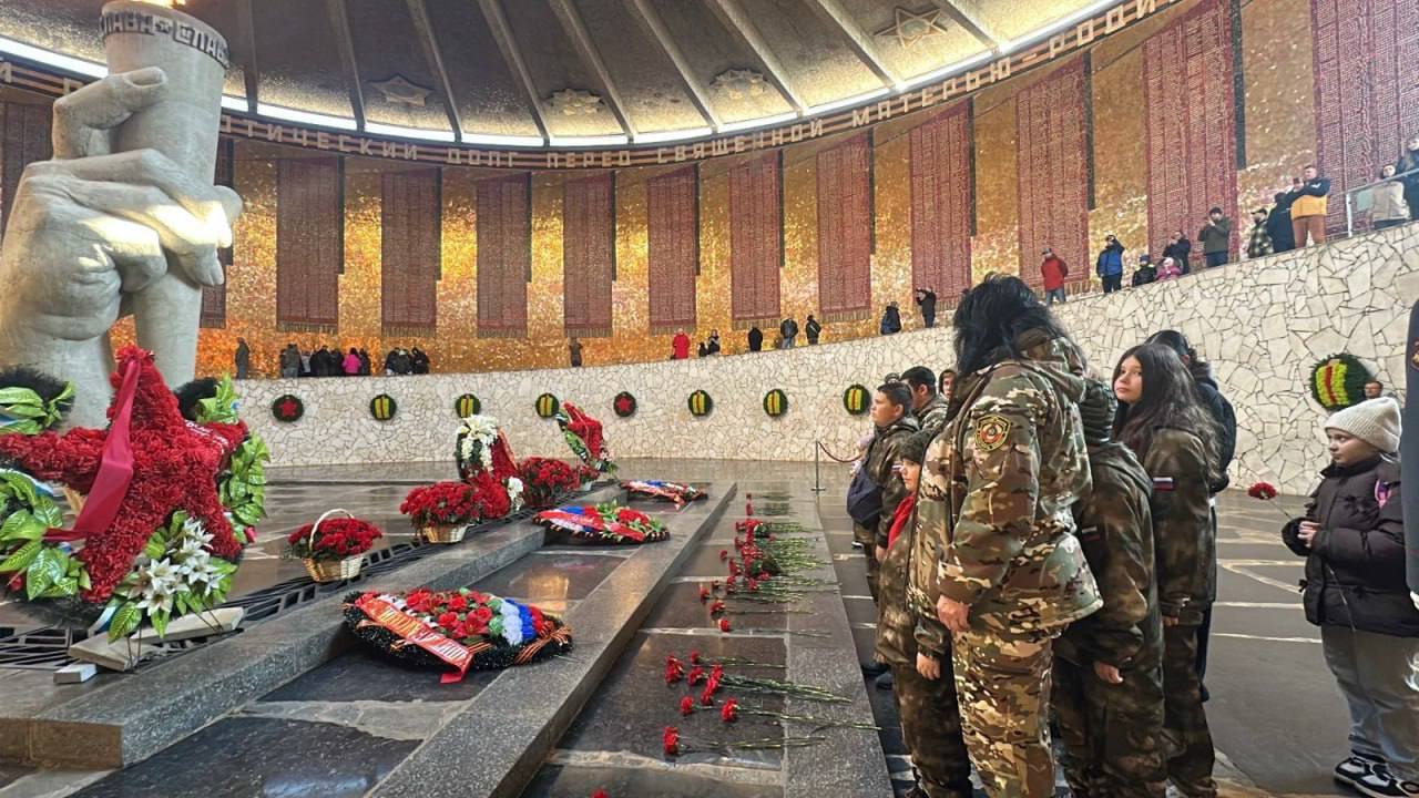 Воспитанники Донецкого детско-юношеского центра «ПАТРИОТ» посетили музеи Знаменска и Волгограда Воспитанники Донецкого детско-юношеского центра «ПАТРИОТ» посетили музеи Знаменска и Волгограда