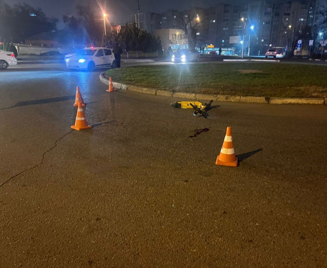 Мужчина пострадал во время езды на электросамокате в Астрахани