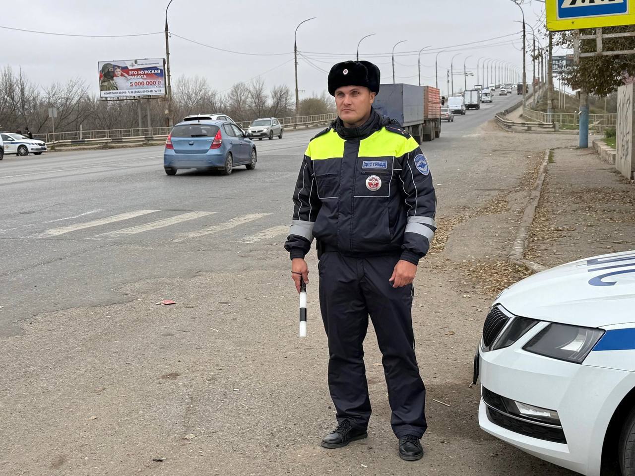 Астраханские полицейские обеспечивают безопасность дорожного движения на Новом мосту