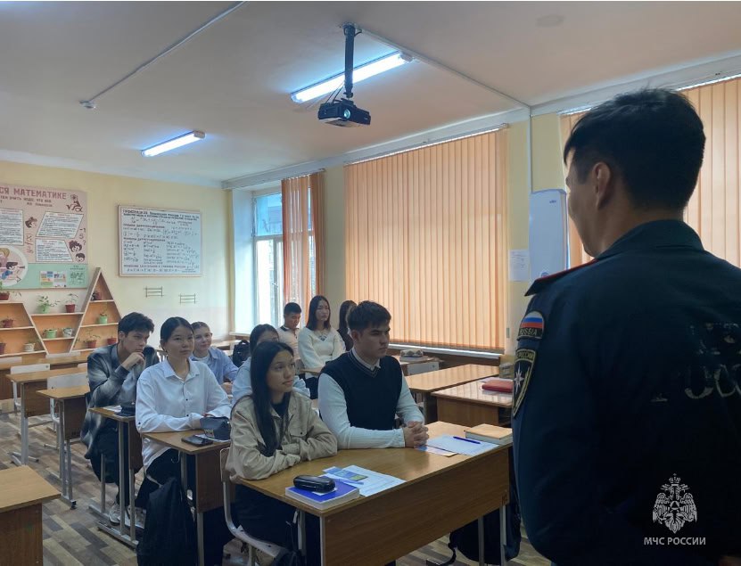 Шаг к профессии. Каждый год перед учащимися старших классов встаёт вопрос выбора профессии Шаг к профессии. Каждый год перед учащимися старших классов встаёт вопрос выбора профессии