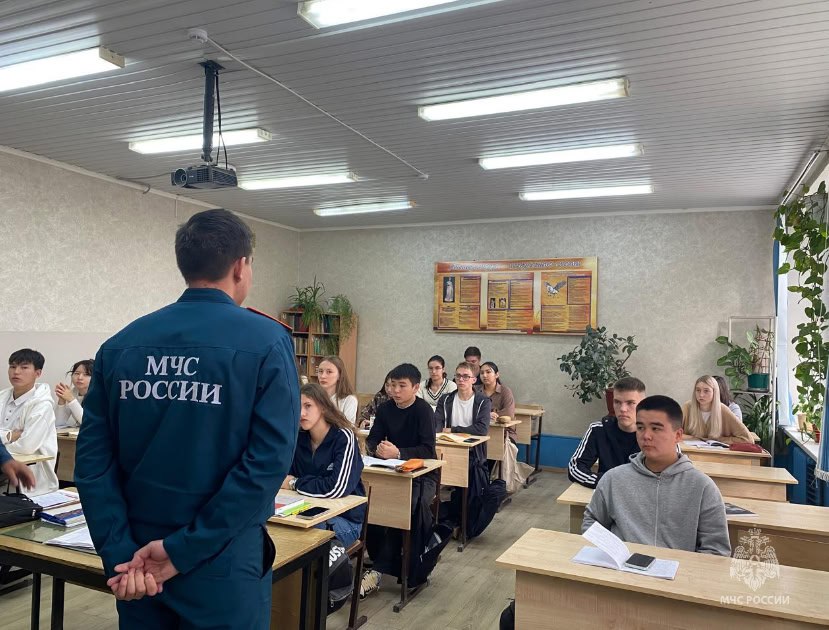 Шаг к профессии. Каждый год перед учащимися старших классов встаёт вопрос выбора профессии Шаг к профессии. Каждый год перед учащимися старших классов встаёт вопрос выбора профессии