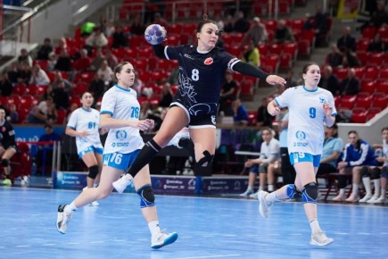 «Астраханочка» победила волгоградское «Динамо-Синара» со счётом 35:26