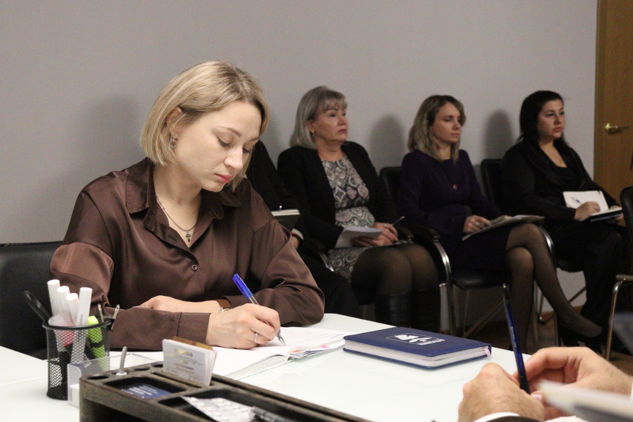 В администрации города состоялось совещание с руководителями отделов В администрации города состоялось совещание с руководителями отделов