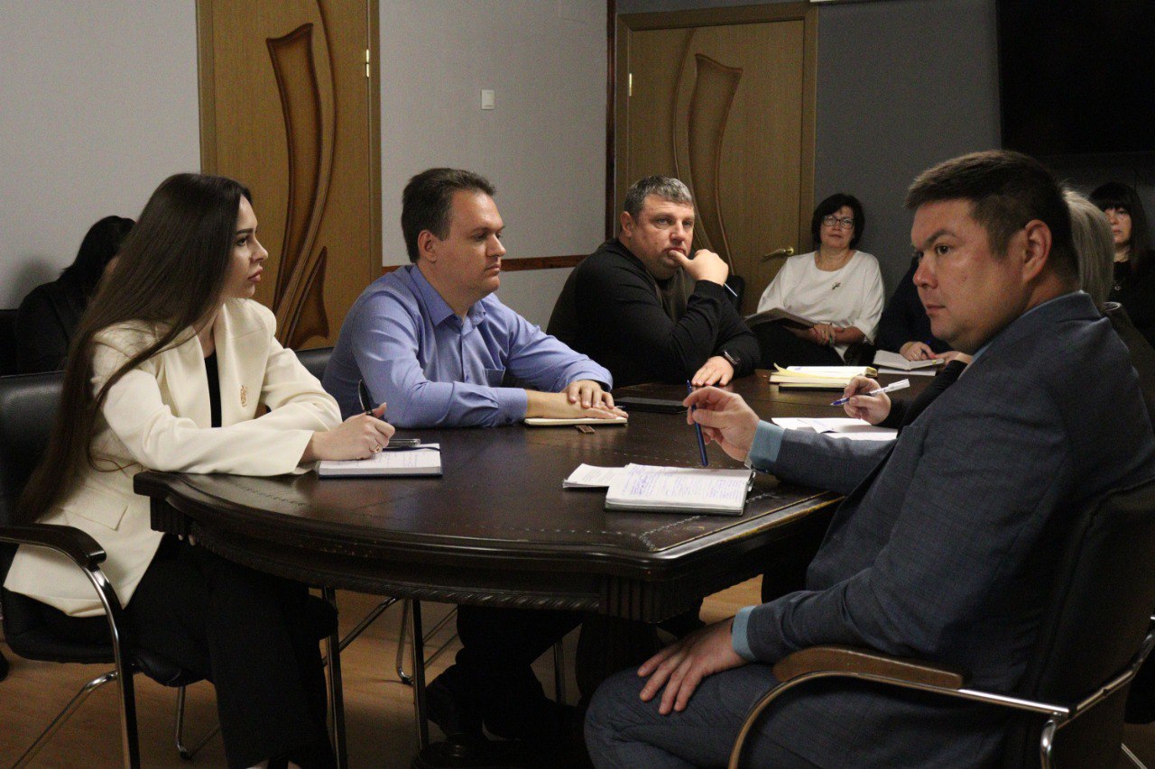 В администрации города состоялось совещание с руководителями отделов В администрации города состоялось совещание с руководителями отделов