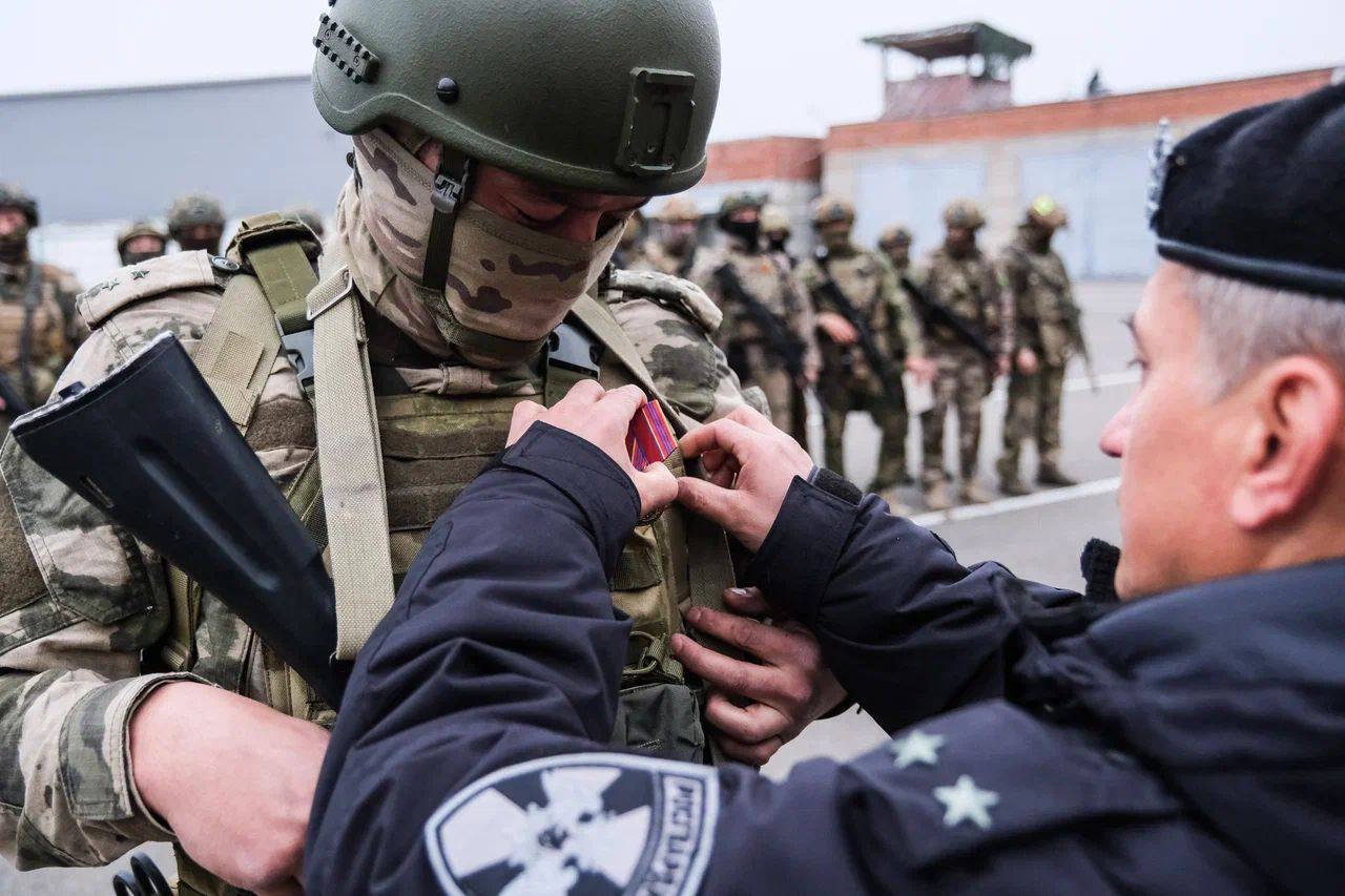 Игорь Бабушкин: За выполнение задач повышенной сложности в районах проведения спецоперации наград удостоены наши бойцы подразделений Росгвардии – сотрудники ОМОН «Сапсан-Юг» и СОБР «Каспий» Игорь Бабушкин: За выполнение задач повышенной сложности в районах проведения спецоперации наград удостоены наши бойцы подразделений Росгвардии – сотрудники ОМОН «Сапсан-Юг» и СОБР «Каспий»