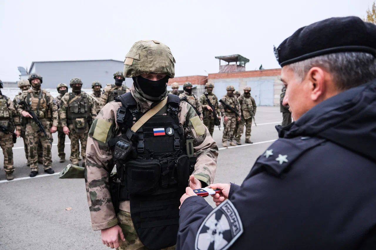 Игорь Бабушкин: За выполнение задач повышенной сложности в районах проведения спецоперации наград удостоены наши бойцы подразделений Росгвардии – сотрудники ОМОН «Сапсан-Юг» и СОБР «Каспий» Игорь Бабушкин: За выполнение задач повышенной сложности в районах проведения спецоперации наград удостоены наши бойцы подразделений Росгвардии – сотрудники ОМОН «Сапсан-Юг» и СОБР «Каспий»