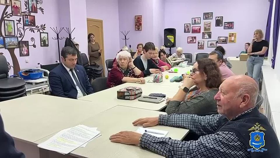 Стражи порядка продолжают работу по защите граждан от кибермошенников