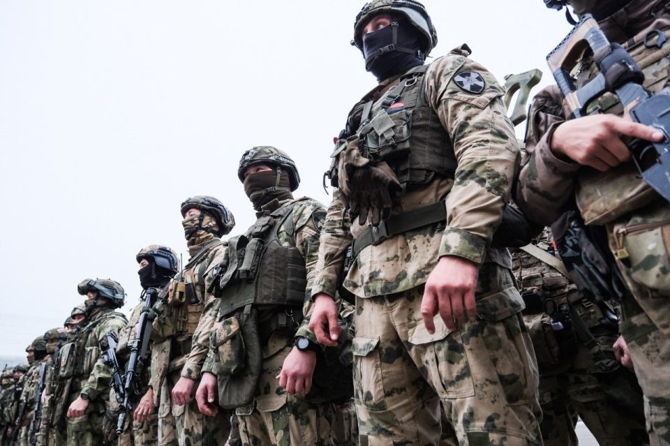 В Астрахани наградили отличившихся сотрудников спецподразделений Росгвардии — участников СВО