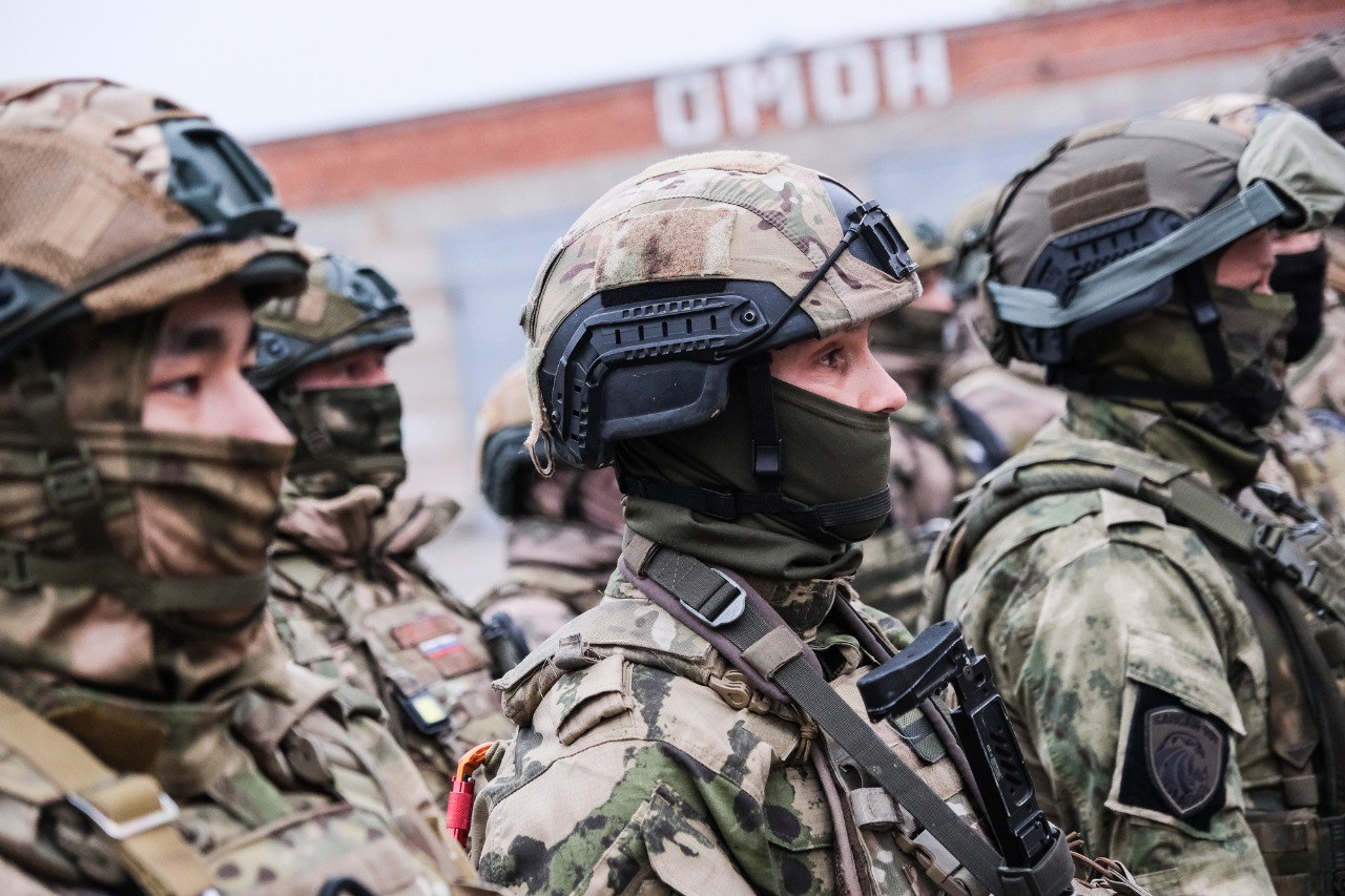 В Астрахани наградили отличившихся сотрудников спецподразделений Росгвардии — участников СВО В Астрахани наградили отличившихся сотрудников спецподразделений Росгвардии — участников СВО