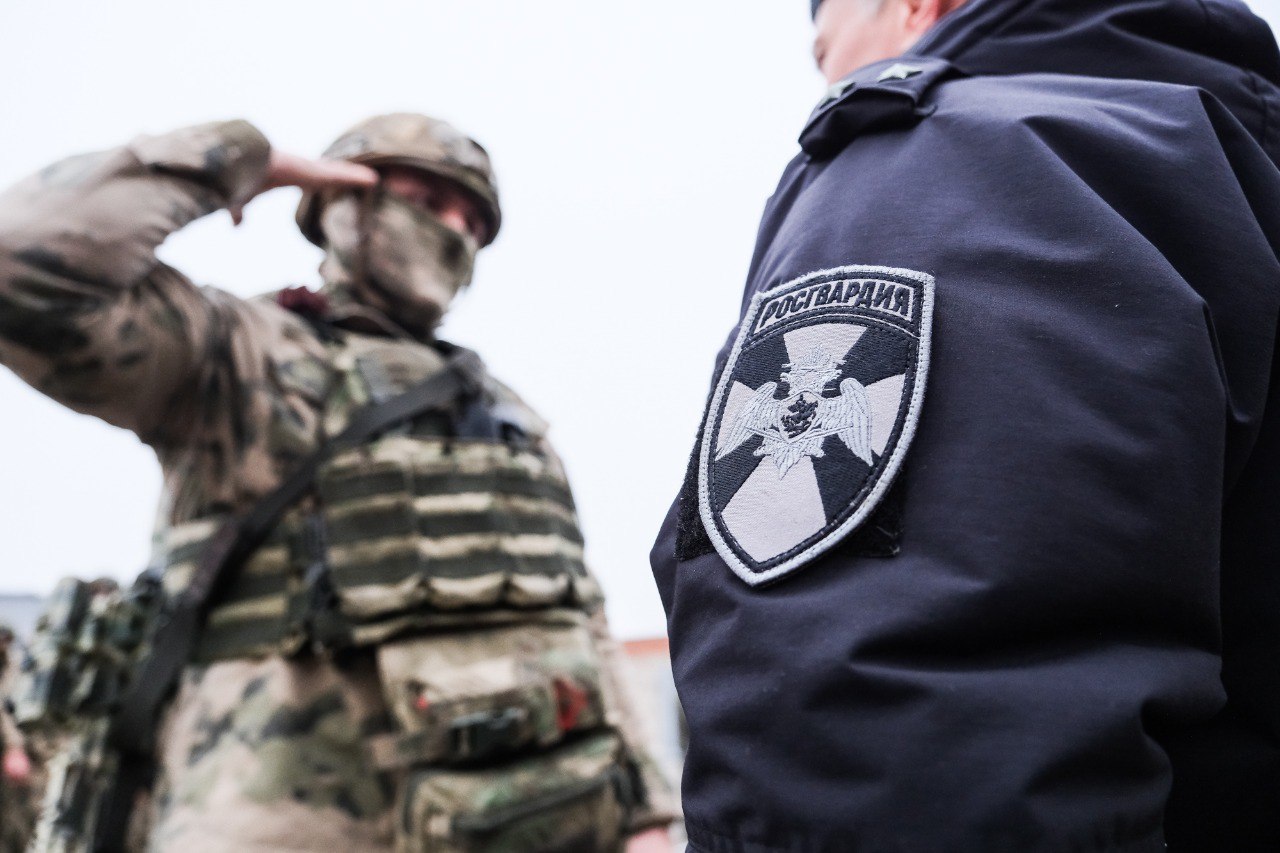 В Астрахани наградили отличившихся сотрудников спецподразделений Росгвардии — участников СВО В Астрахани наградили отличившихся сотрудников спецподразделений Росгвардии — участников СВО