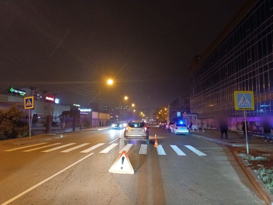 Подростка сбили около ТЦ в Астрахани