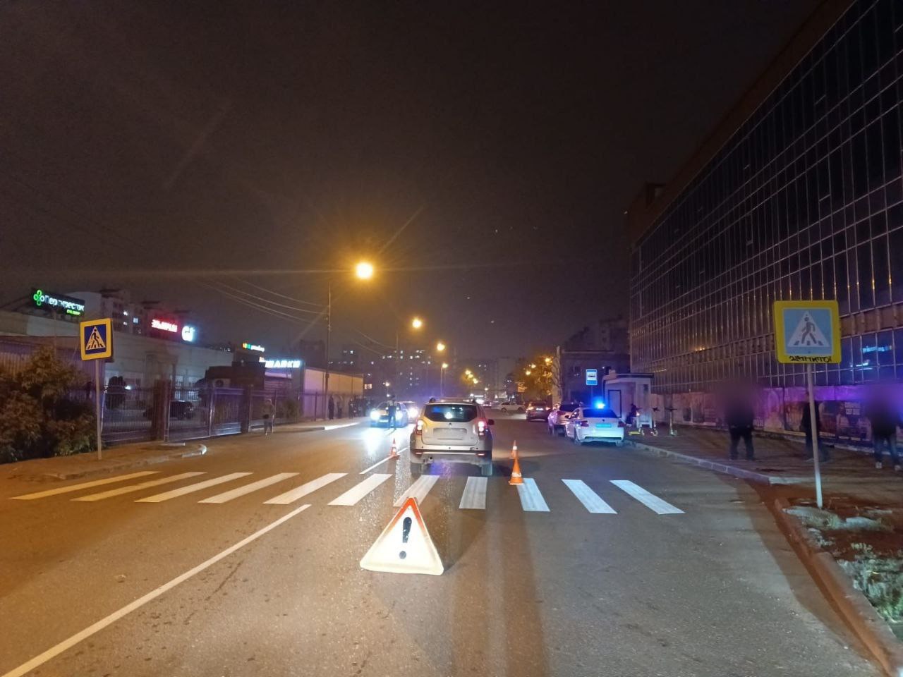 Подростка сбили около ТЦ в Астрахани