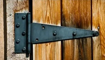 Установка петель на ворота: идеально и без усилий