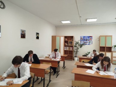 Серьезные и задумчивые лица школьников – победителей конкурсов, олимпиад, викторин по избирательному праву и процессу говорят о том, что наступил тот самый день, который они очень ждали