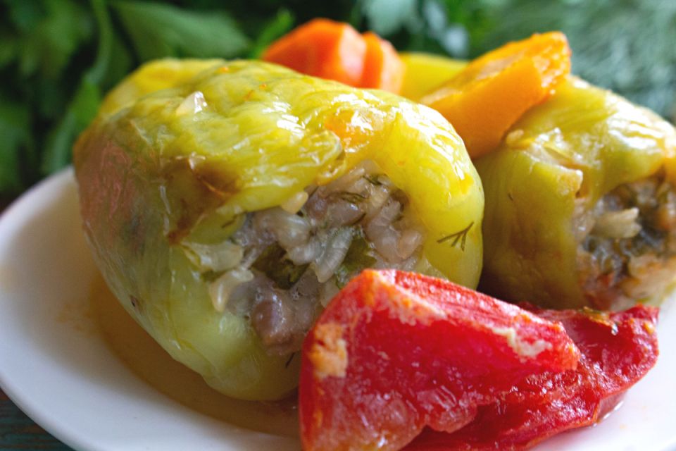 Фаршированные перцы: зимний хит с куриным фаршем