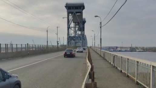 Движение на Старом мосту открыто в обе стороны